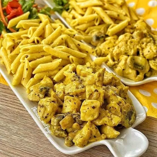 Köri Soslu Tavuk Makarna